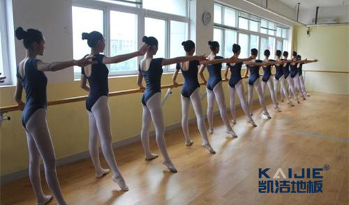 舞臺木地板和舞蹈房木地板受潮？原因竟是它