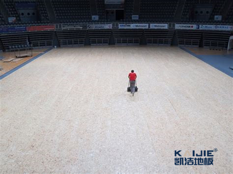 凱潔地板專業(yè)翻新，讓運(yùn)動(dòng)木地板煥發(fā)青春