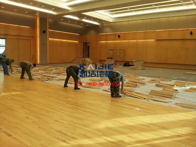 室內(nèi)籃球館專用體育木地板結(jié)構(gòu)——?jiǎng)P潔體育木地板