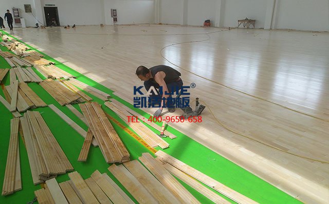 籃球館專用體育運(yùn)動(dòng)木地板安裝——?jiǎng)P潔體育木地板