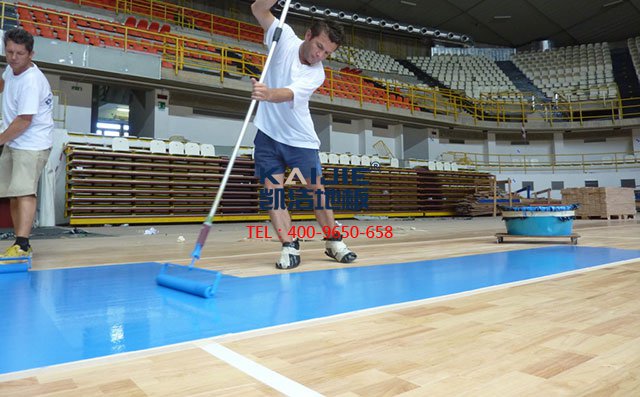 體育館專用運(yùn)動(dòng)木地板需要專業(yè)安裝團(tuán)隊(duì)——?jiǎng)P潔體育木地板