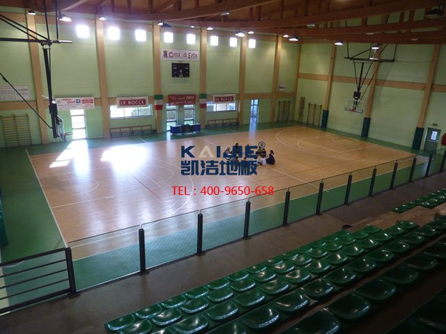 籃球場(chǎng)體育木地板的選購(gòu)注意事項(xiàng)——?jiǎng)P潔地板