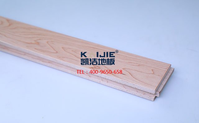 原來?xiàng)髂镜匕迨沁m合籃球館的運(yùn)動(dòng)木地板——?jiǎng)P潔地板