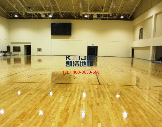 體育木地板受潮后還有更好的辦法解決辦法——?jiǎng)P潔地板