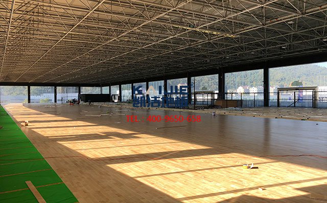 衡陽(yáng)市鐵一中學(xué)生體育館運(yùn)動(dòng)木地板工程案例——?jiǎng)P潔地板