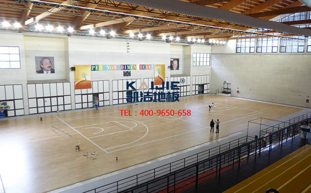 為什么體育館都用專業(yè)的籃球場木地板？——凱潔地板