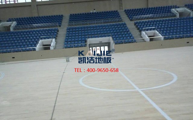 專業(yè)籃球館木地板怎么翻新？籃球木地板翻新多少錢——凱潔地板