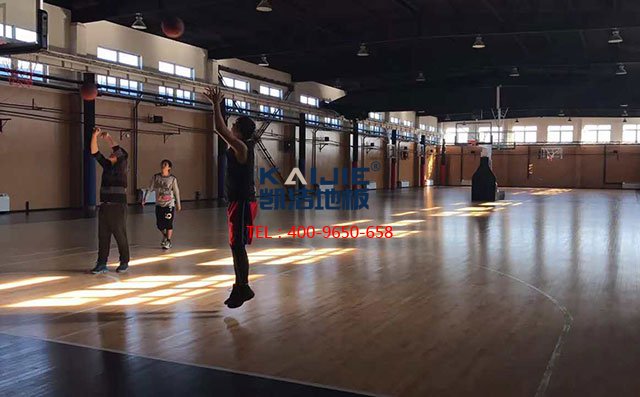 體育館木地板廠家直銷價格多少錢一平米——凱潔地板