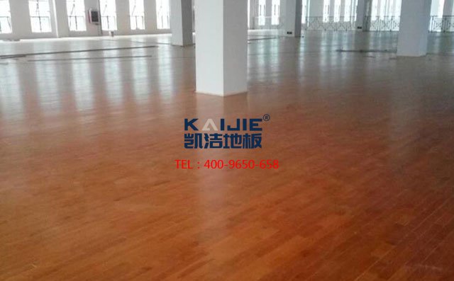 體育館木地板廠家直銷價格多少錢一平米——凱潔地板