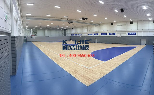 如果購(gòu)買的體育木地板有色差，說明是實(shí)木地板——?jiǎng)P潔地板