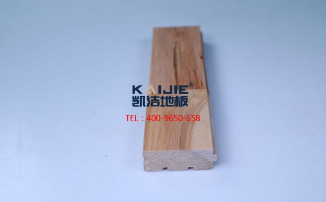 楓木B級(jí)板本色運(yùn)動(dòng)木地板——?jiǎng)P潔地板