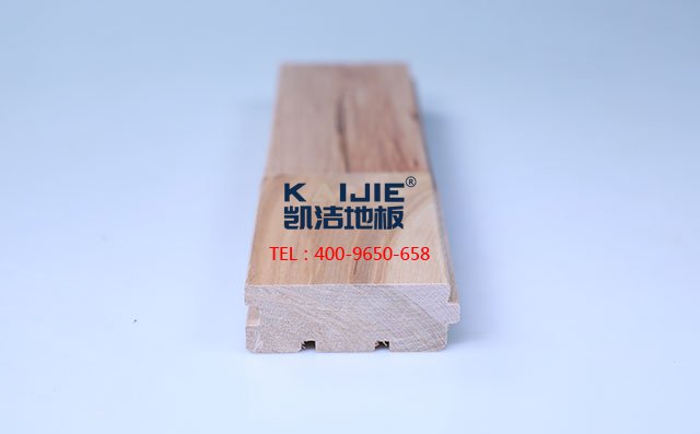 楓木B級(jí)板本色運(yùn)動(dòng)木地板——?jiǎng)P潔地板