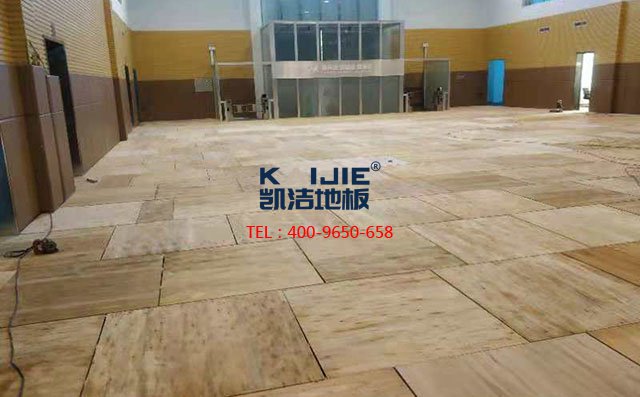 專業(yè)廠家體育木地板的上層面板安裝過程——?jiǎng)P潔地板