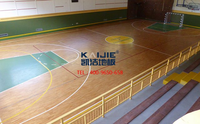 專業(yè)廠家體育木地板的上層面板安裝過程——?jiǎng)P潔地板