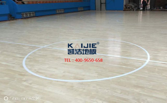 體育地板打滑，是體育運(yùn)動(dòng)木地板的問題嗎——?jiǎng)P潔地板