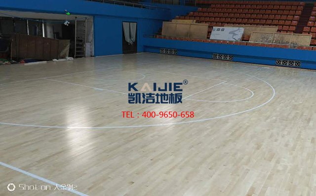 體育地板打滑，是體育運(yùn)動(dòng)木地板的問題嗎？——?jiǎng)P潔地板