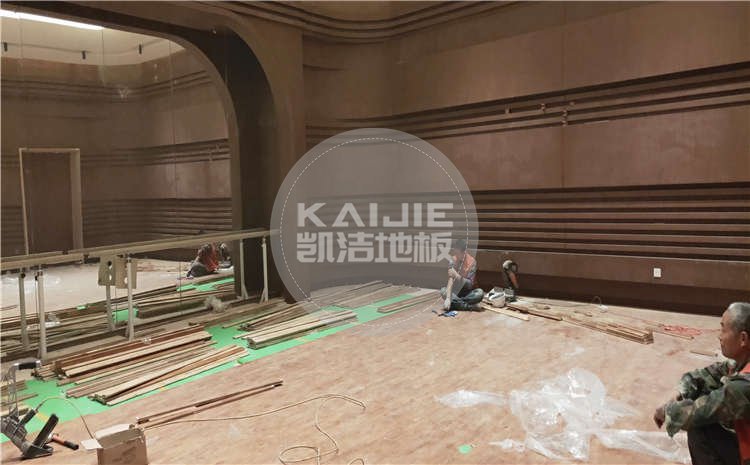 河北廊坊大劇院舞臺(tái)木地板項(xiàng)目