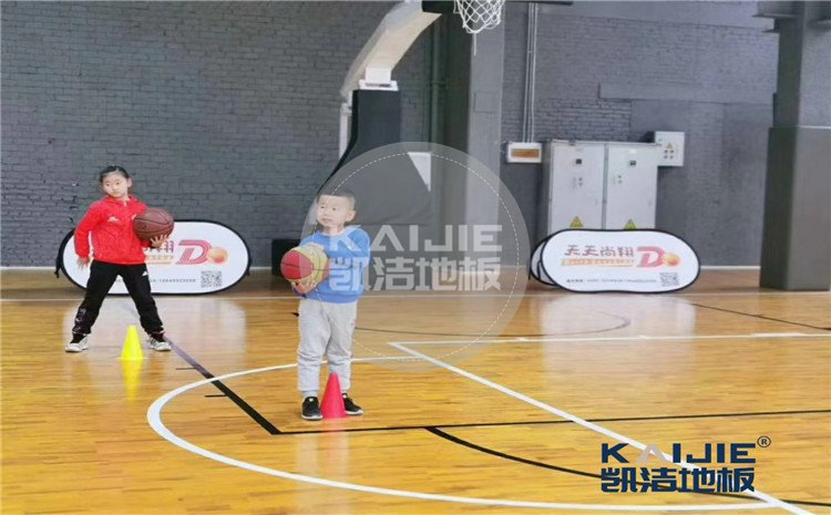 廈門華美空間實(shí)木運(yùn)動(dòng)地板案例