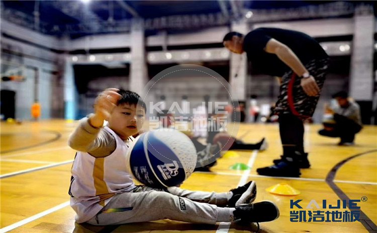 廈門華美空間實(shí)木運(yùn)動(dòng)地板案例