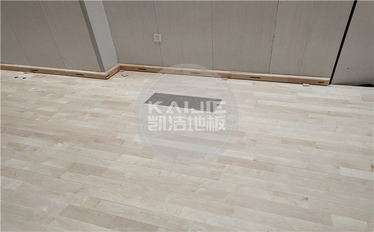 北京回龍觀育新學(xué)校籃球館木地板案例