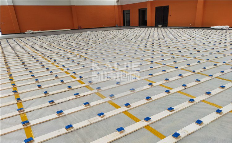 廣州天河區(qū)長(zhǎng)大公路培訓(xùn)學(xué)校籃球館木地板案例-凱潔體育地板