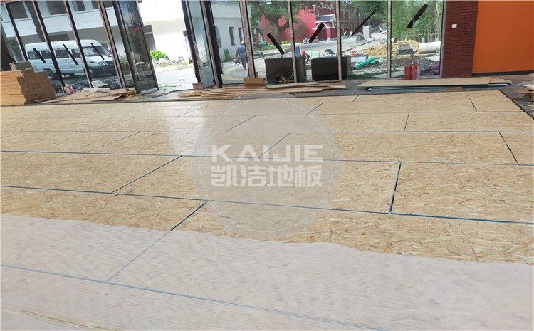 廣州天河區(qū)長(zhǎng)大公路培訓(xùn)學(xué)?；@球館木地板案例-凱潔體育地板