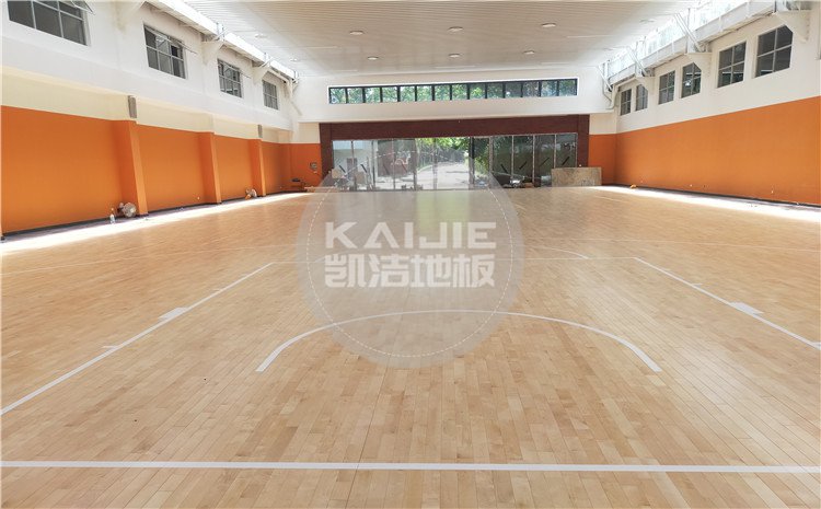 廣州天河區(qū)長(zhǎng)大公路培訓(xùn)學(xué)校籃球館木地板案例-凱潔體育地板