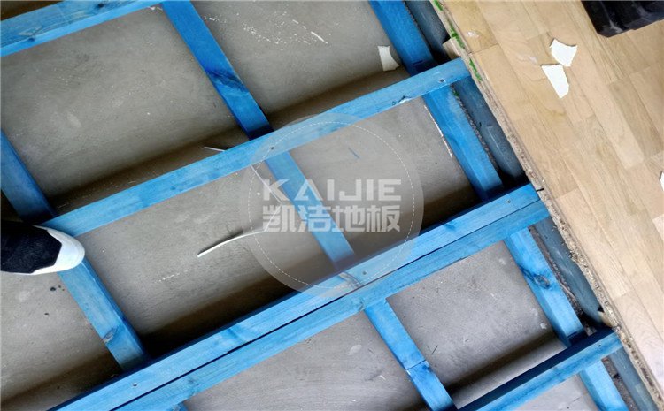 山西運(yùn)城財(cái)經(jīng)學(xué)校羽毛球館木地板案例-凱潔體育地板