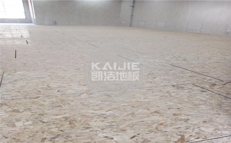 山西運(yùn)城財(cái)經(jīng)學(xué)校羽毛球館木地板案例-凱潔體育地板