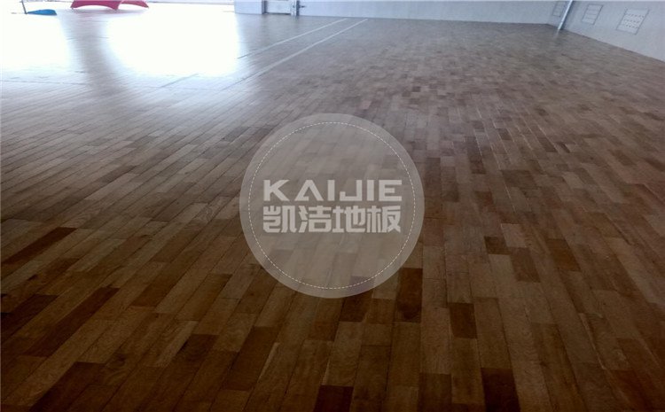 山西運(yùn)城財(cái)經(jīng)學(xué)校羽毛球館木地板案例-凱潔體育地板