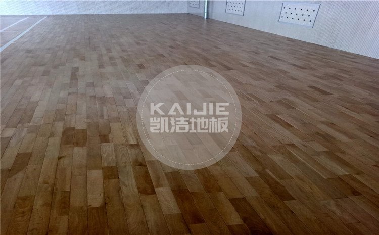 山西運(yùn)城財(cái)經(jīng)學(xué)校羽毛球館木地板案例-凱潔體育地板
