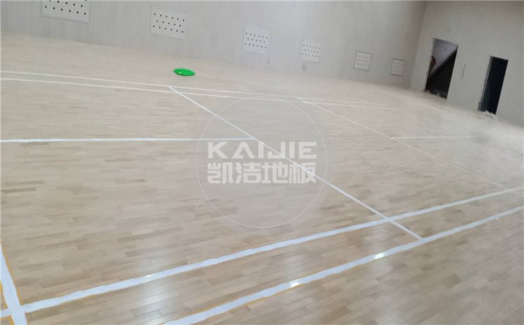 山西運(yùn)城財(cái)經(jīng)學(xué)校羽毛球館木地板案例-凱潔體育地板