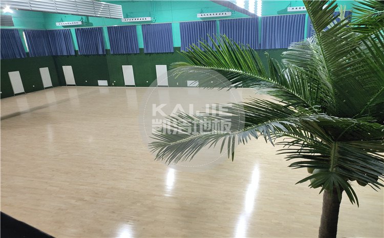 北京宏偉順通羽毛球館木地板——凱潔體育地板