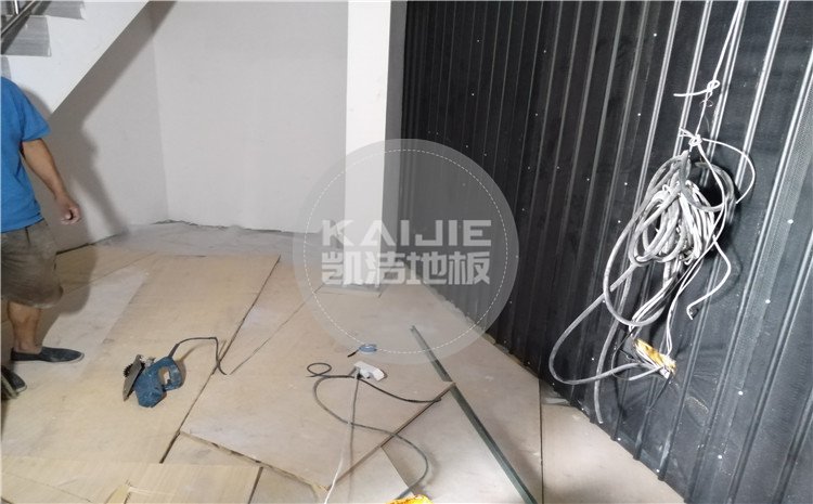 四川省樂(lè)山市沙灣區(qū)銅河廣場(chǎng)劇院舞臺(tái)木地板案例—?jiǎng)P潔體育木地板廠家