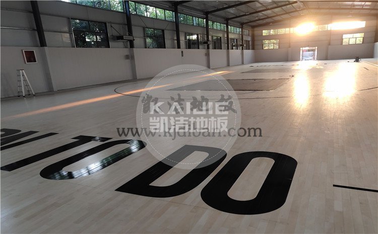 山東蘭陵代村LA動力籃球館木地板項目-凱潔體育木地板廠家