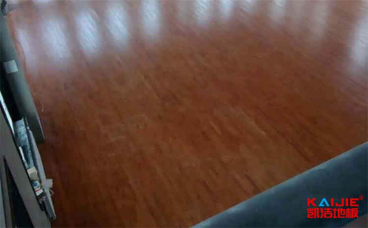 20厚羽毛球館木地板多少錢一平米？