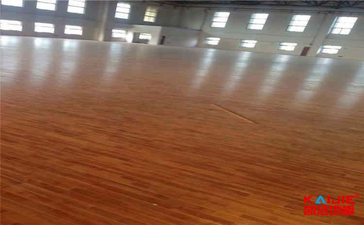 松木舞臺(tái)實(shí)木地板一般多少錢？