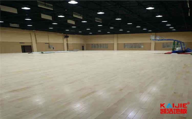 楓樺木籃球運動地板批發(fā)