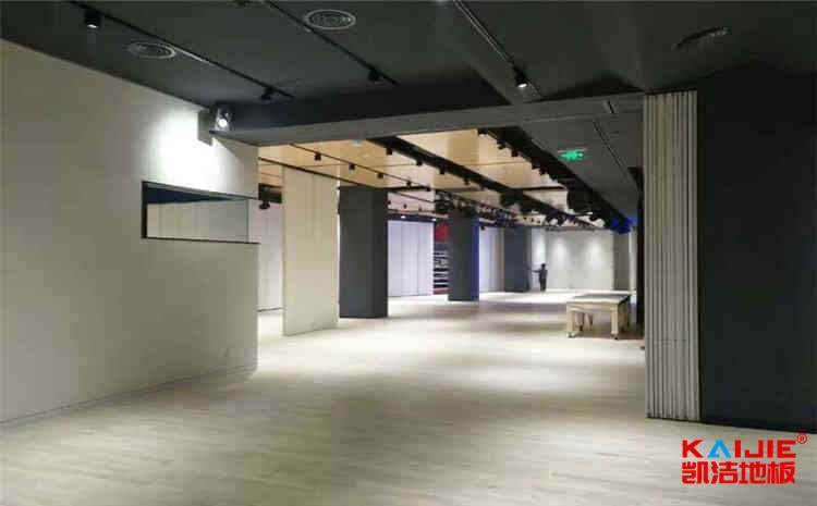 20厚木地板籃球館多少錢一平米？