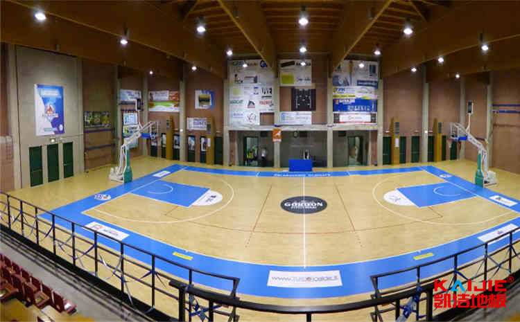20厚羽毛球館木地板多少錢一平米？