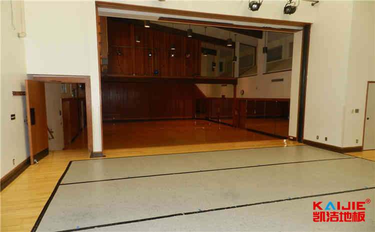 俄勒岡松木運(yùn)動(dòng)地板維修