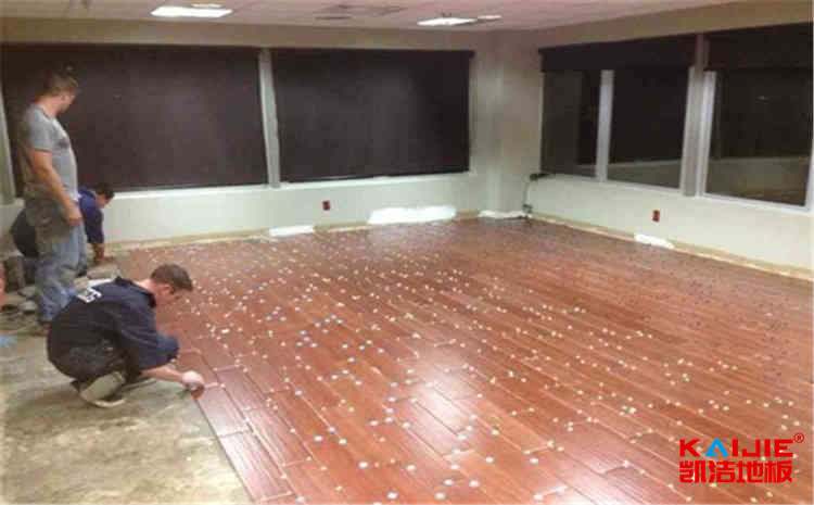 學校體育館實木地板怎么保養(yǎng)？