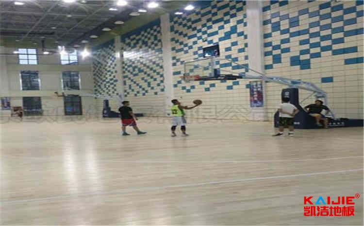 20厚風(fēng)雨操場運動地板多少錢一平米？