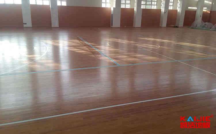 常用的風(fēng)雨操場實(shí)木運(yùn)動地板施工技術(shù)