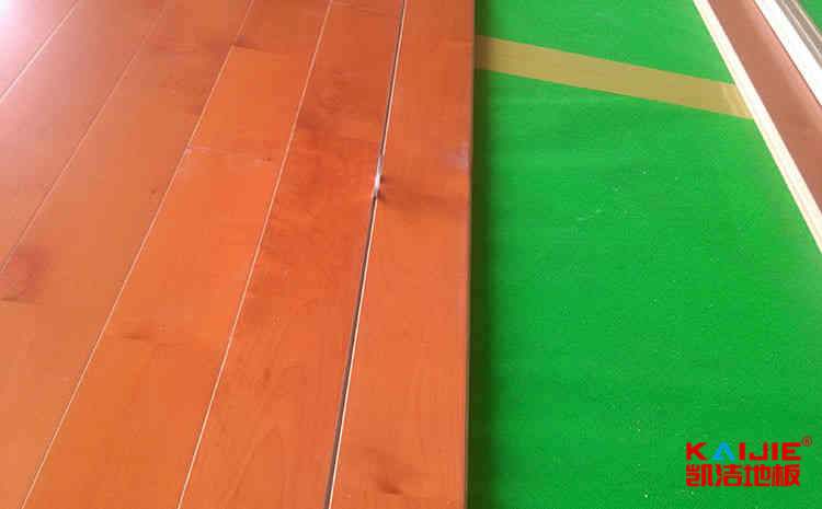 壁球館專用木地板材料選擇——?jiǎng)P潔地板