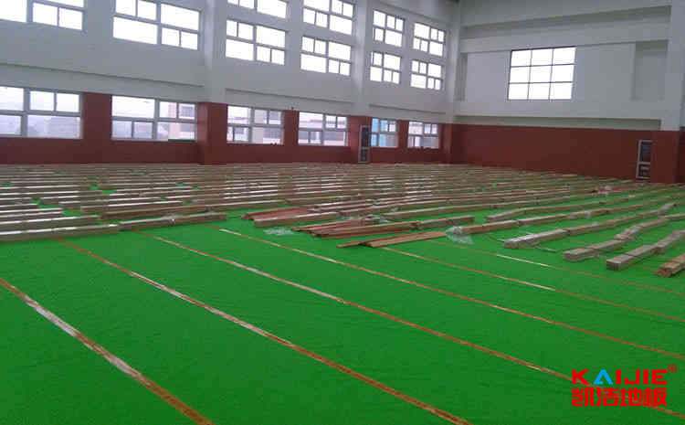 ?？隗w育地板厚度