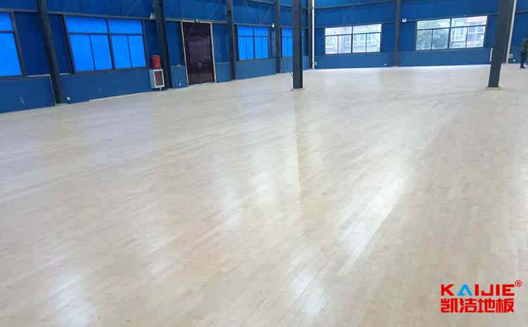 廣西楓木體育地板怎么安裝