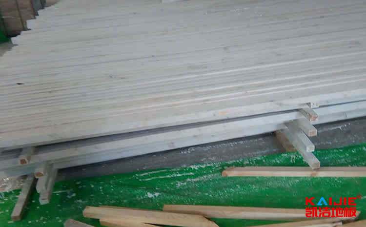 學(xué)校舞臺(tái)實(shí)木地板翻新