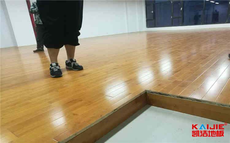 室內(nèi)體育場木地板公司