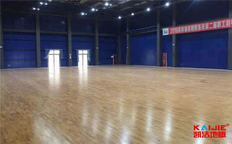 專業(yè)籃球場木地板生產(chǎn)廠家——運動木地板價格